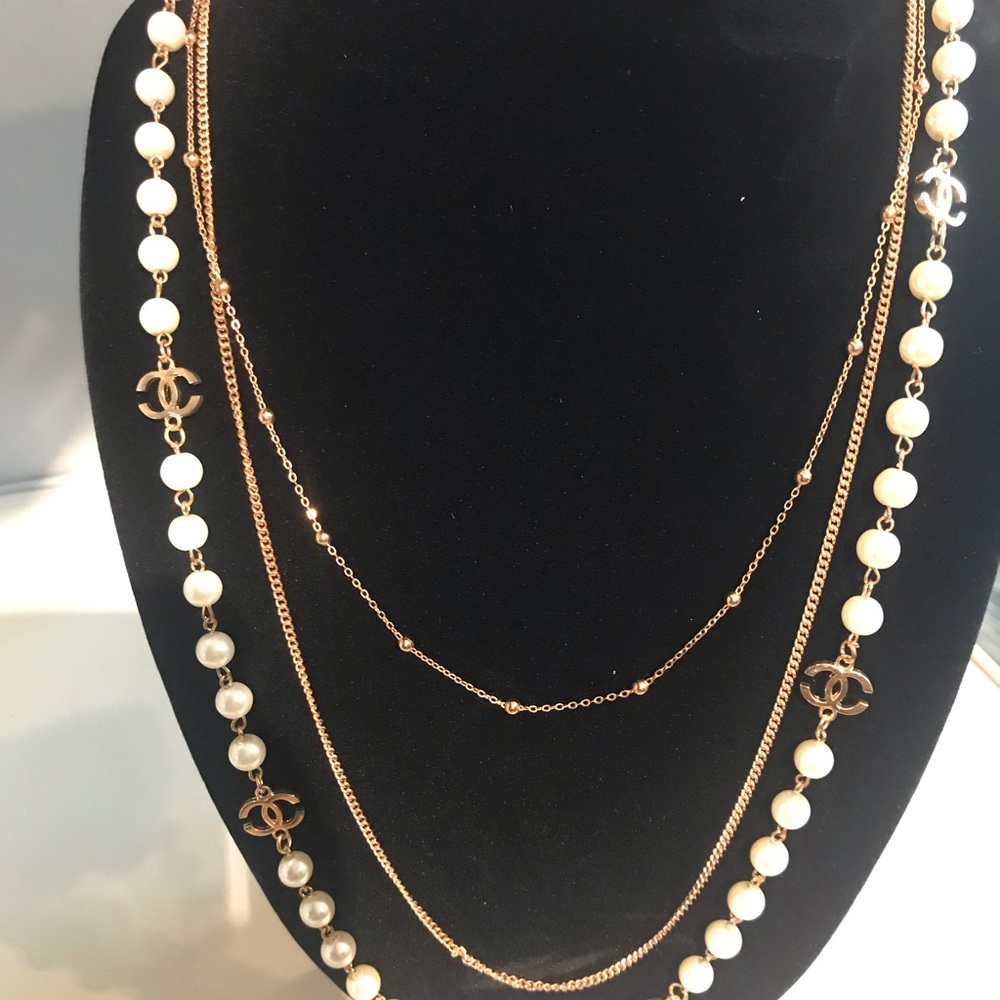 NWOT Fashion gold & pearls necklace